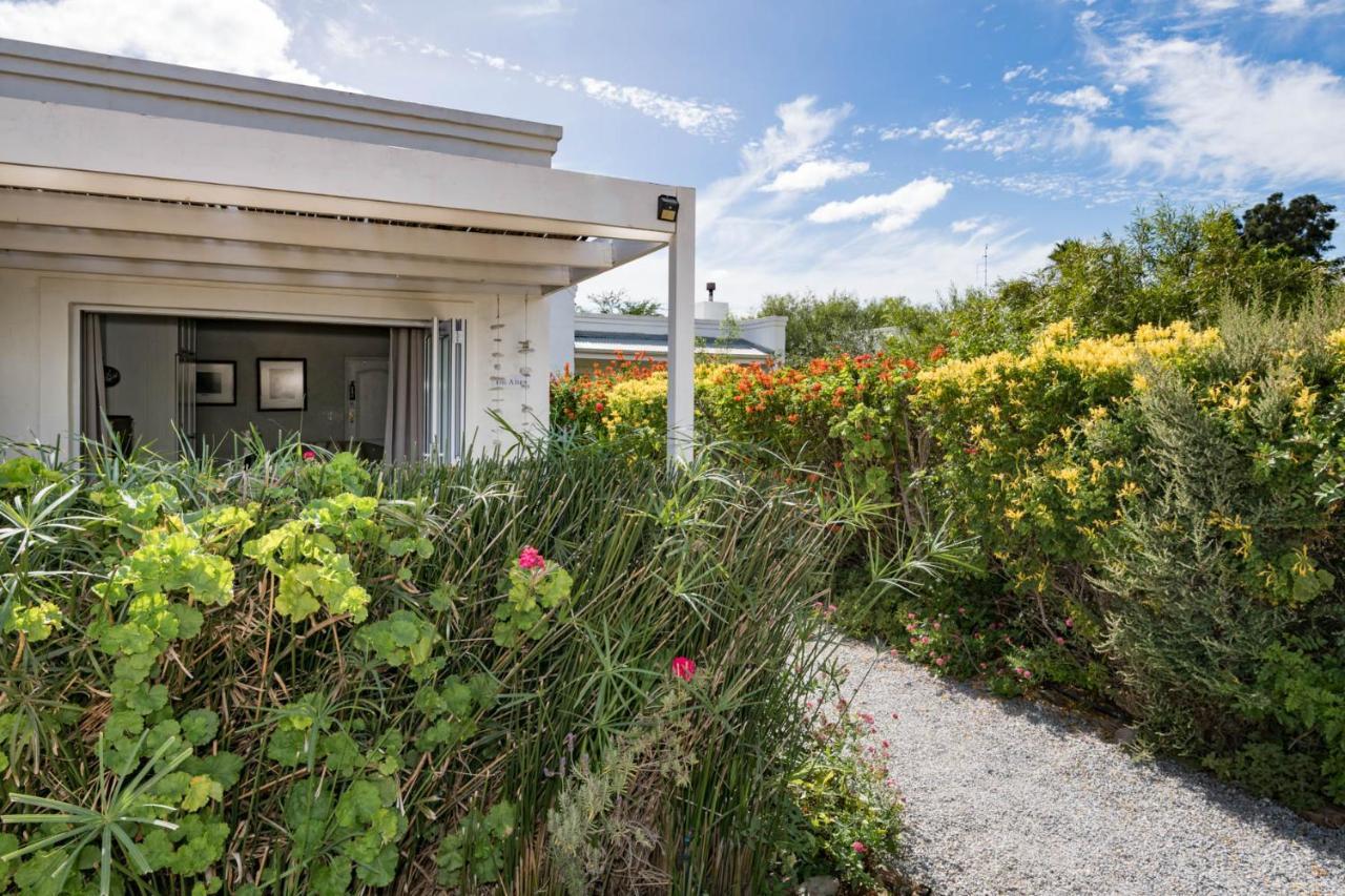 12 On Tindall McGregor Exterior photo